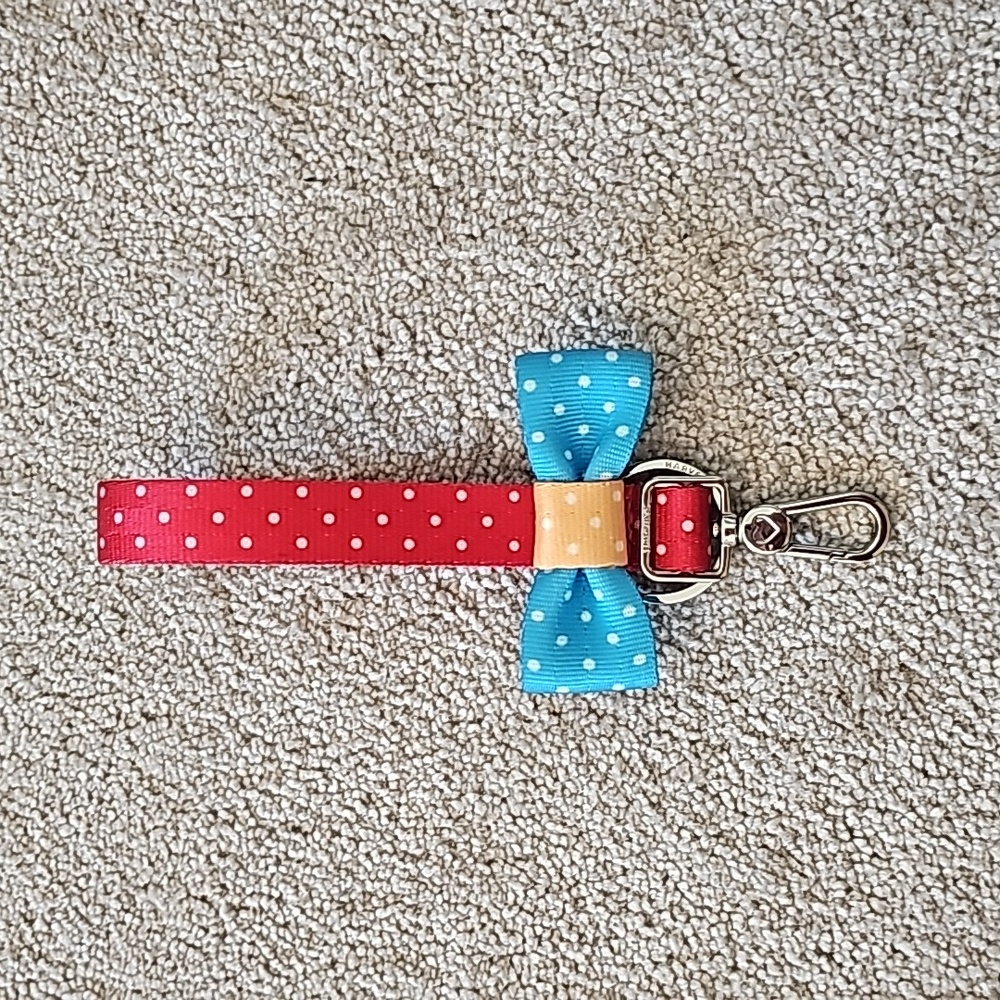 Harvey's Disney Minnie Mouse Dots Bow Keychain